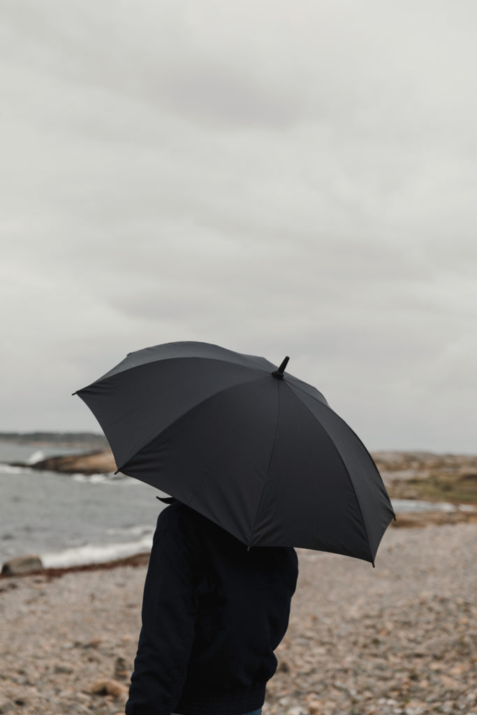 VINGA Baltimore AWARE™ RPET 23' umbrella - Black