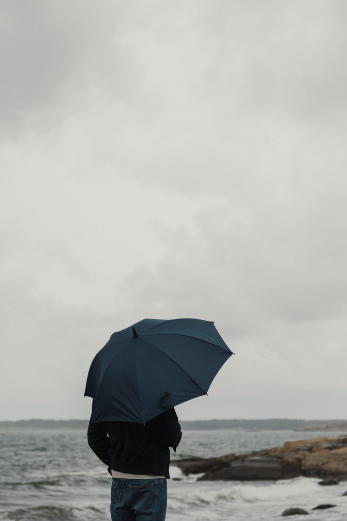 VINGA Baltimore AWARE™ RPET 23' umbrella - Navy