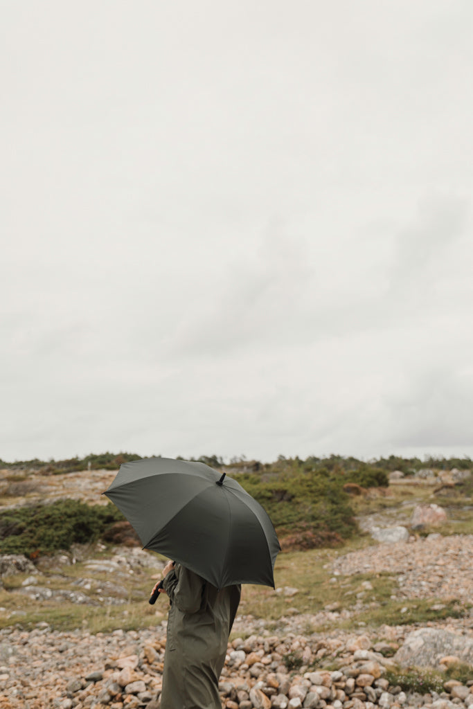 VINGA Baltimore AWARE™ RPET 23' umbrella - Green