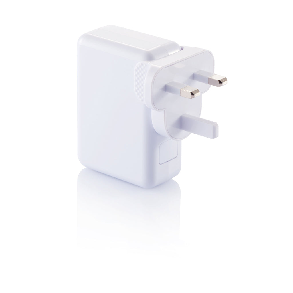 Travel plug with 4 USB ports - White